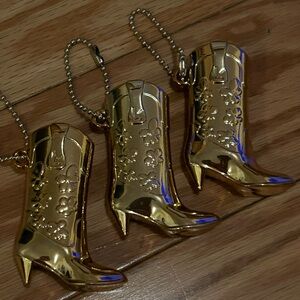 Gold cowboy boot keychains (3)